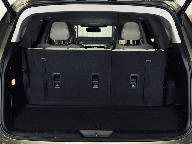 Used 2024 Subaru Ascent Premium w/ Convenience Package image 9