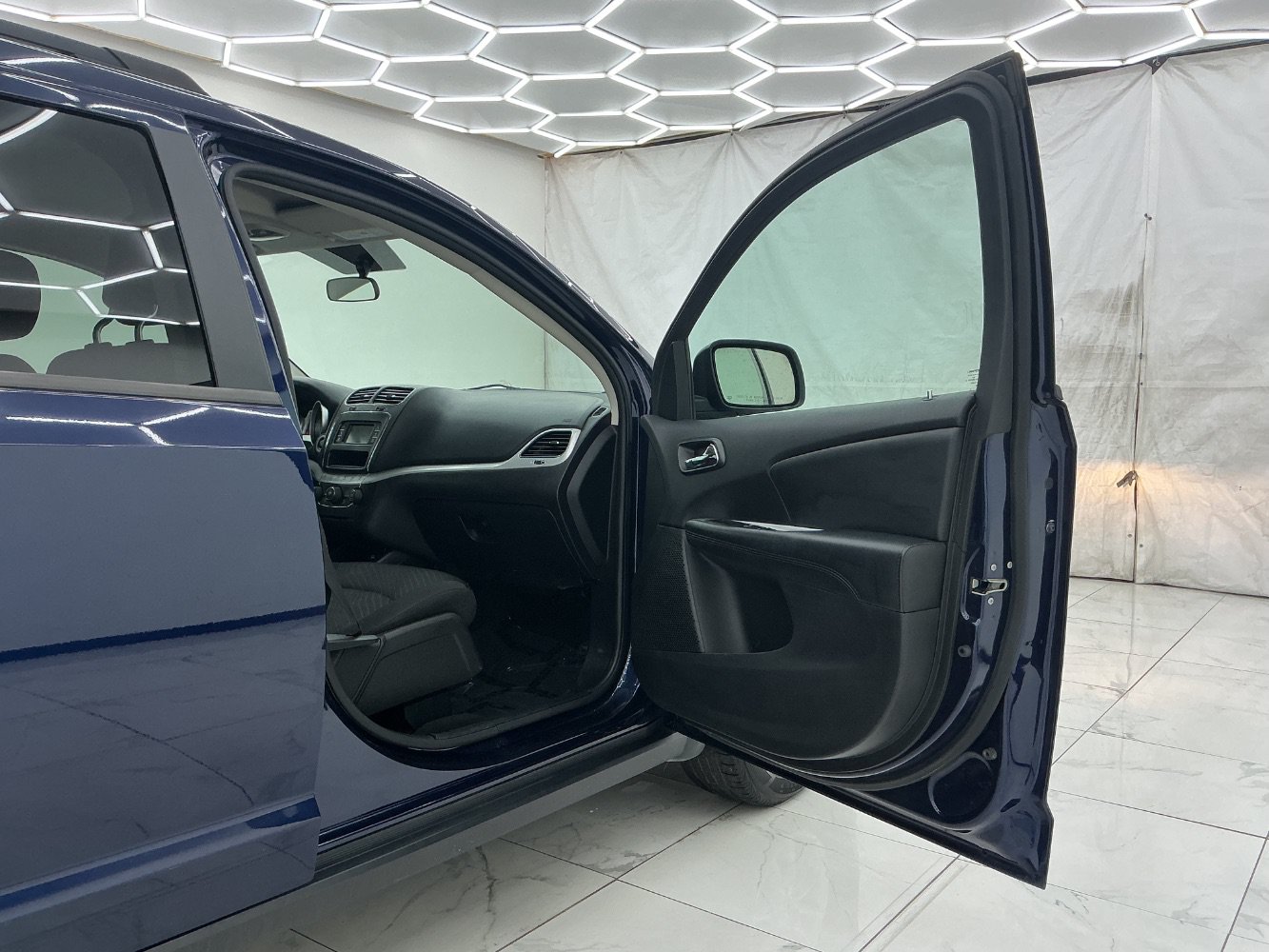 Used 2018 Dodge Journey SXT w/ Premium Group FWD image 17