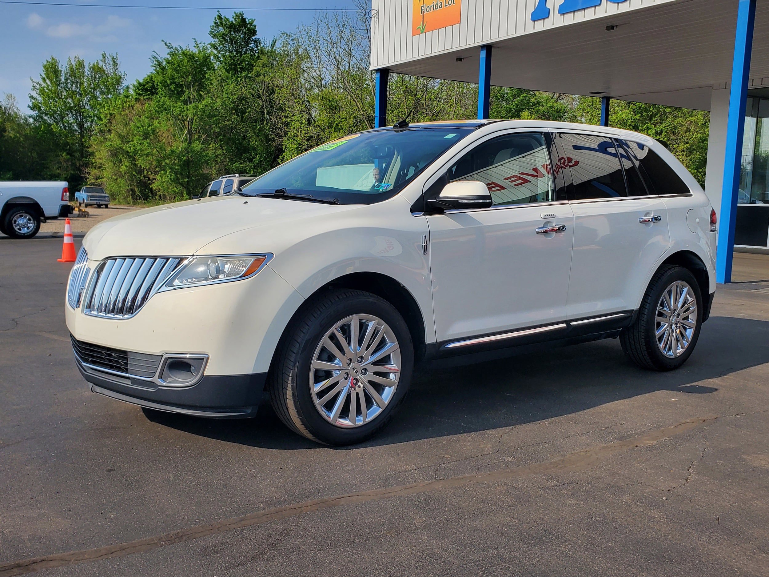 Used 2013 Lincoln MKX AWD image 2
