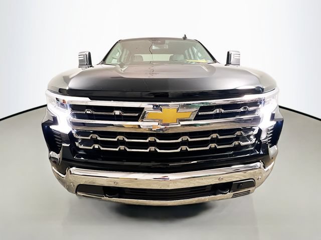 Used 2025 Chevrolet Silverado 1500 LTZ AWD/4WD image 5