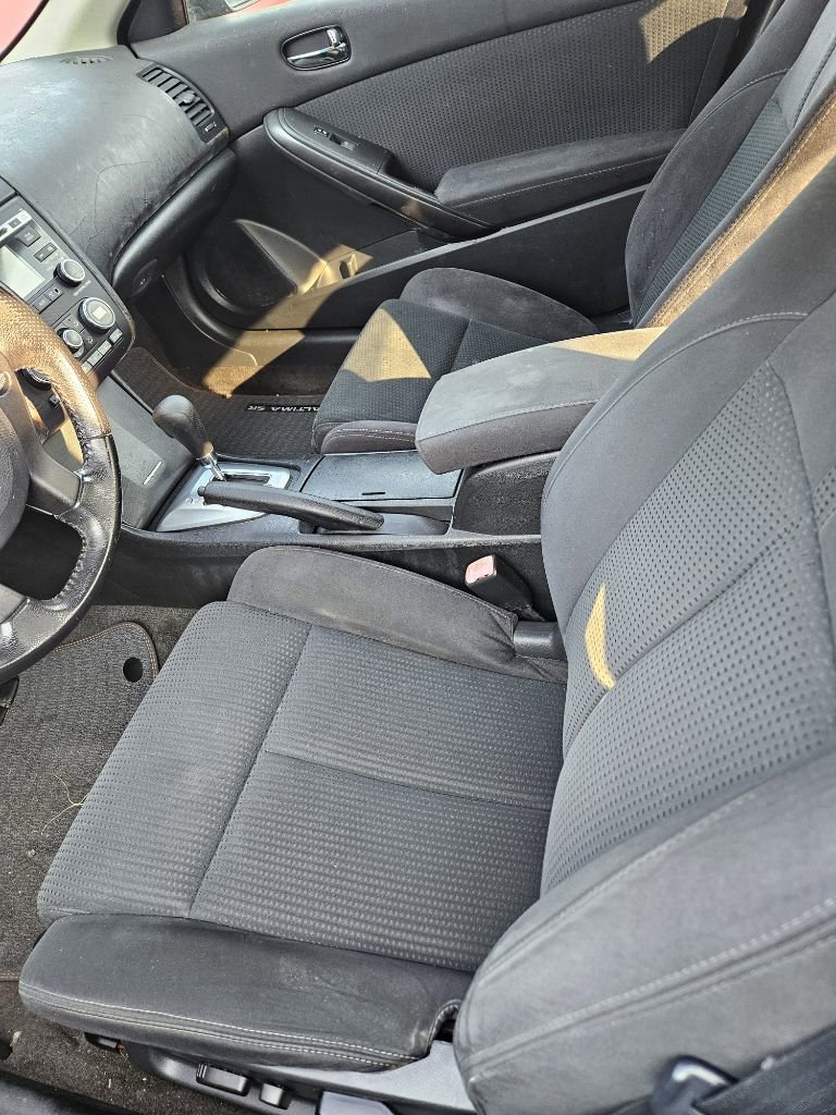 Used 2010 Nissan Altima 3.5 SR w/ Premium Pkg image 4