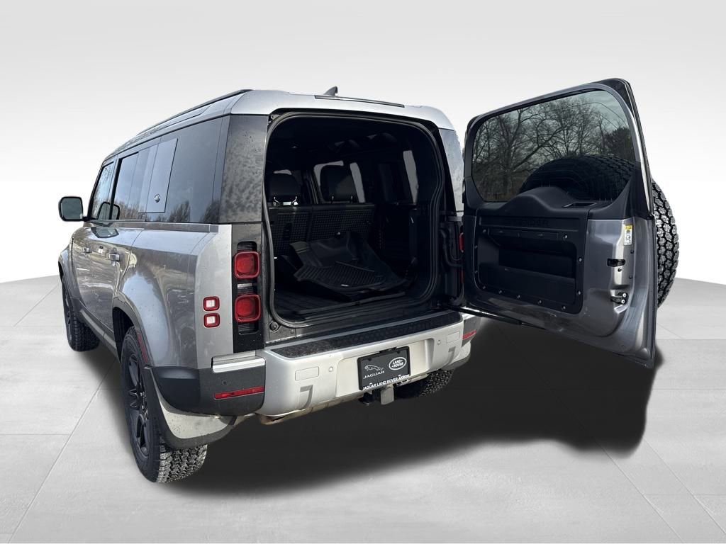 Used 2022 Land Rover Defender 110 SE image 9