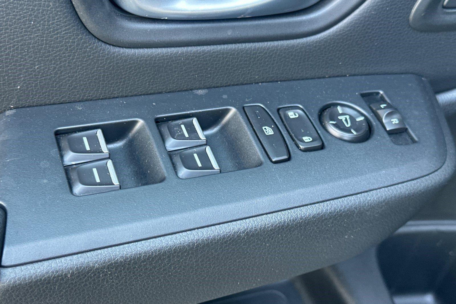 Used 2025 Honda Pilot EX-L image 13