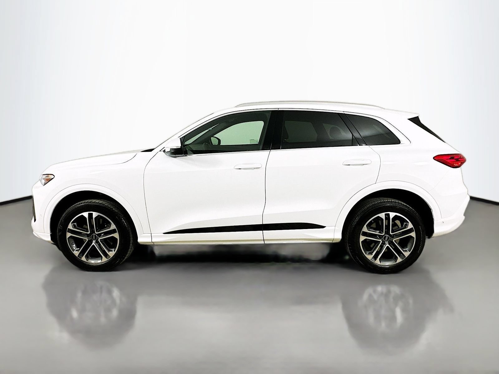 Used 2025 Audi Q5 Premium w/ Convenience Package AWD/4WD image 8