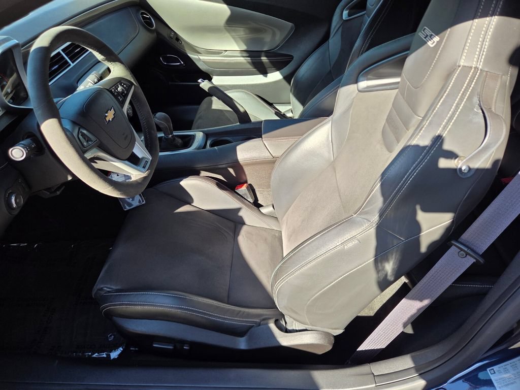 Used 2015 Chevrolet Camaro SS w/ SS Performance Package RWD image 14
