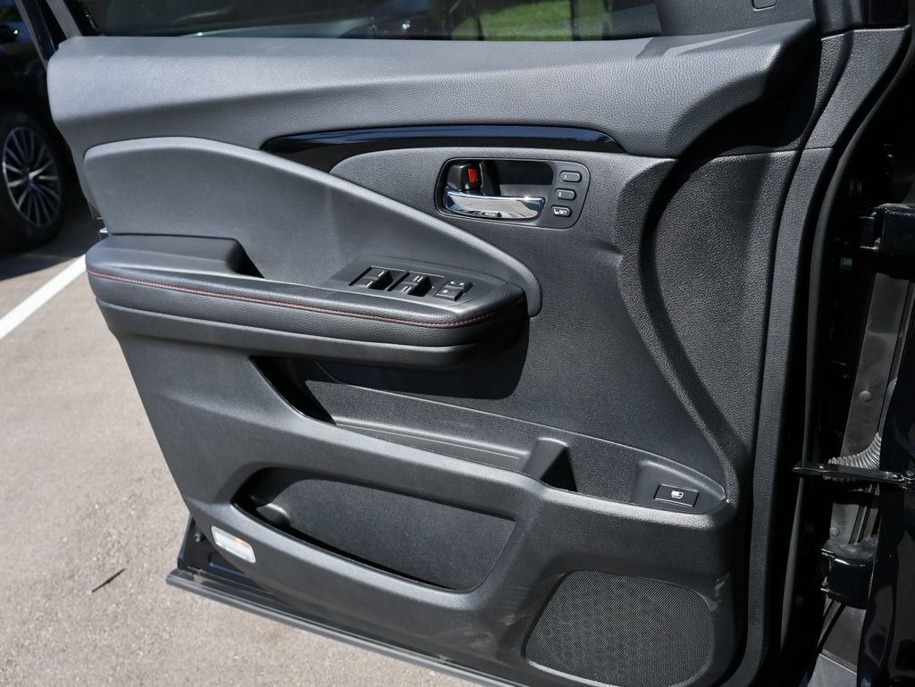 Certified 2025 Honda Ridgeline Black Edition image 31