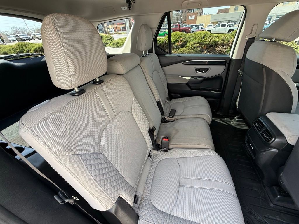 Used 2023 Honda Pilot LX image 37