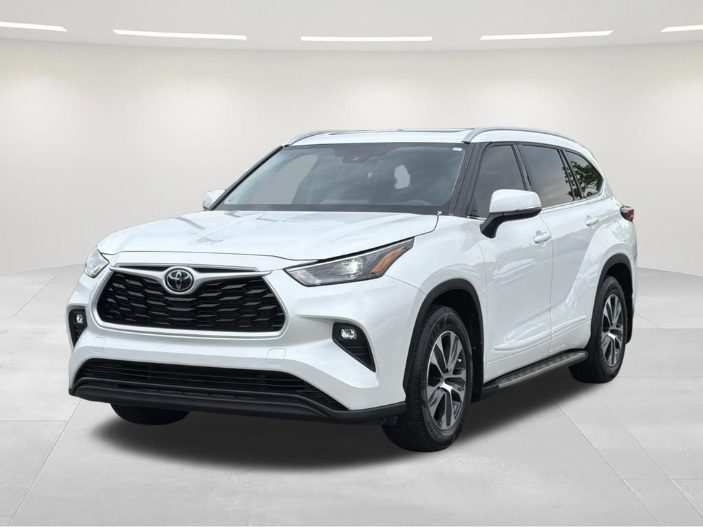 Used 2022 Toyota Highlander XLE