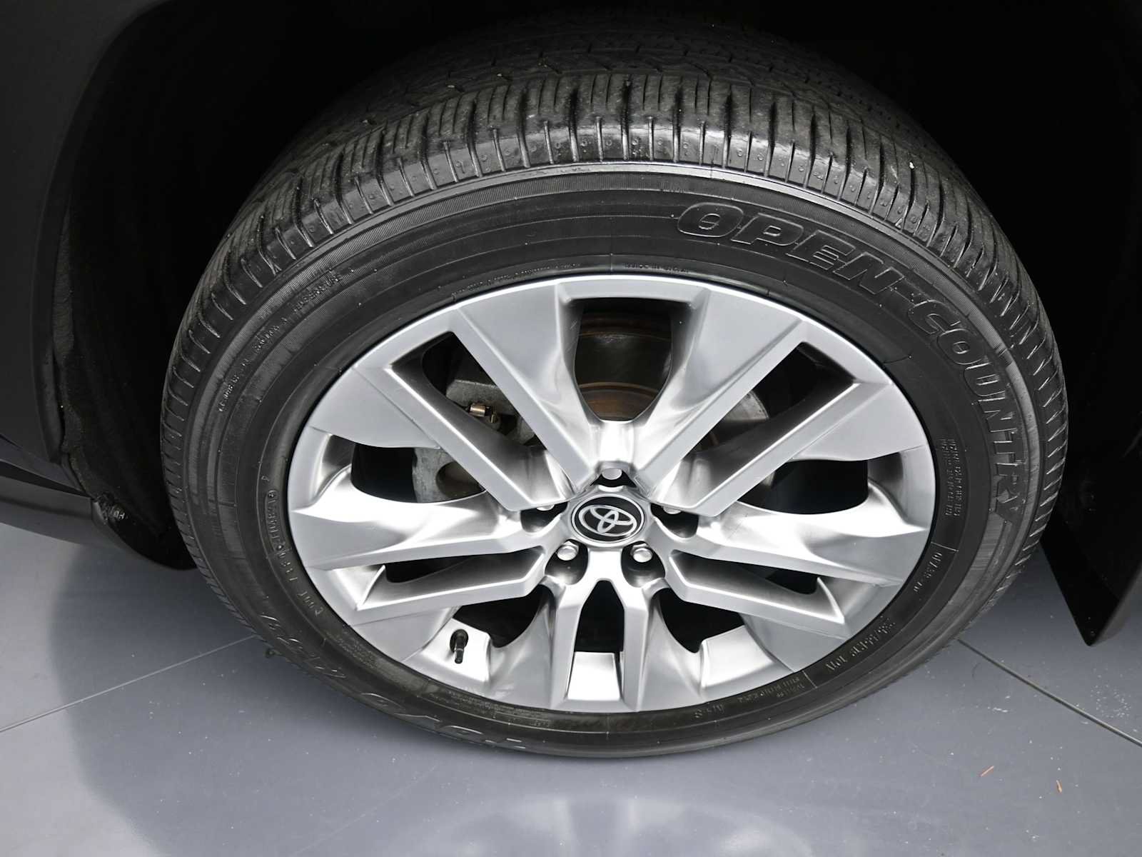 Used 2022 Toyota RAV4 Limited AWD/4WD image 14