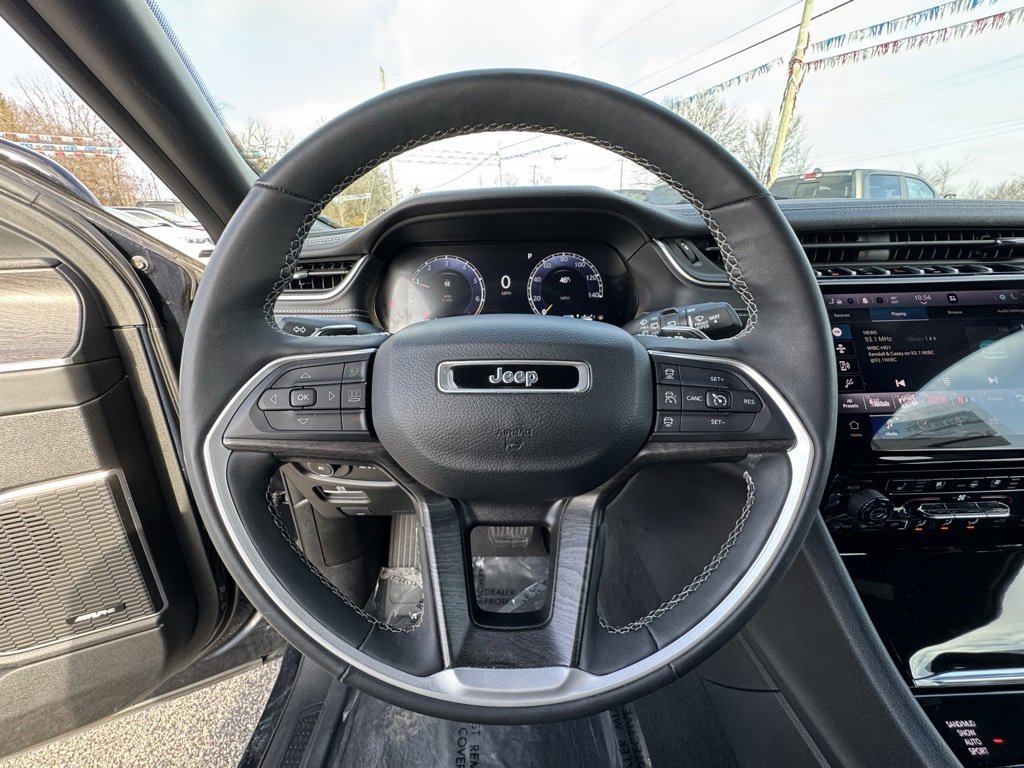 Used 2024 Jeep Grand Cherokee Limited w/ Luxury Tech Group II image 22