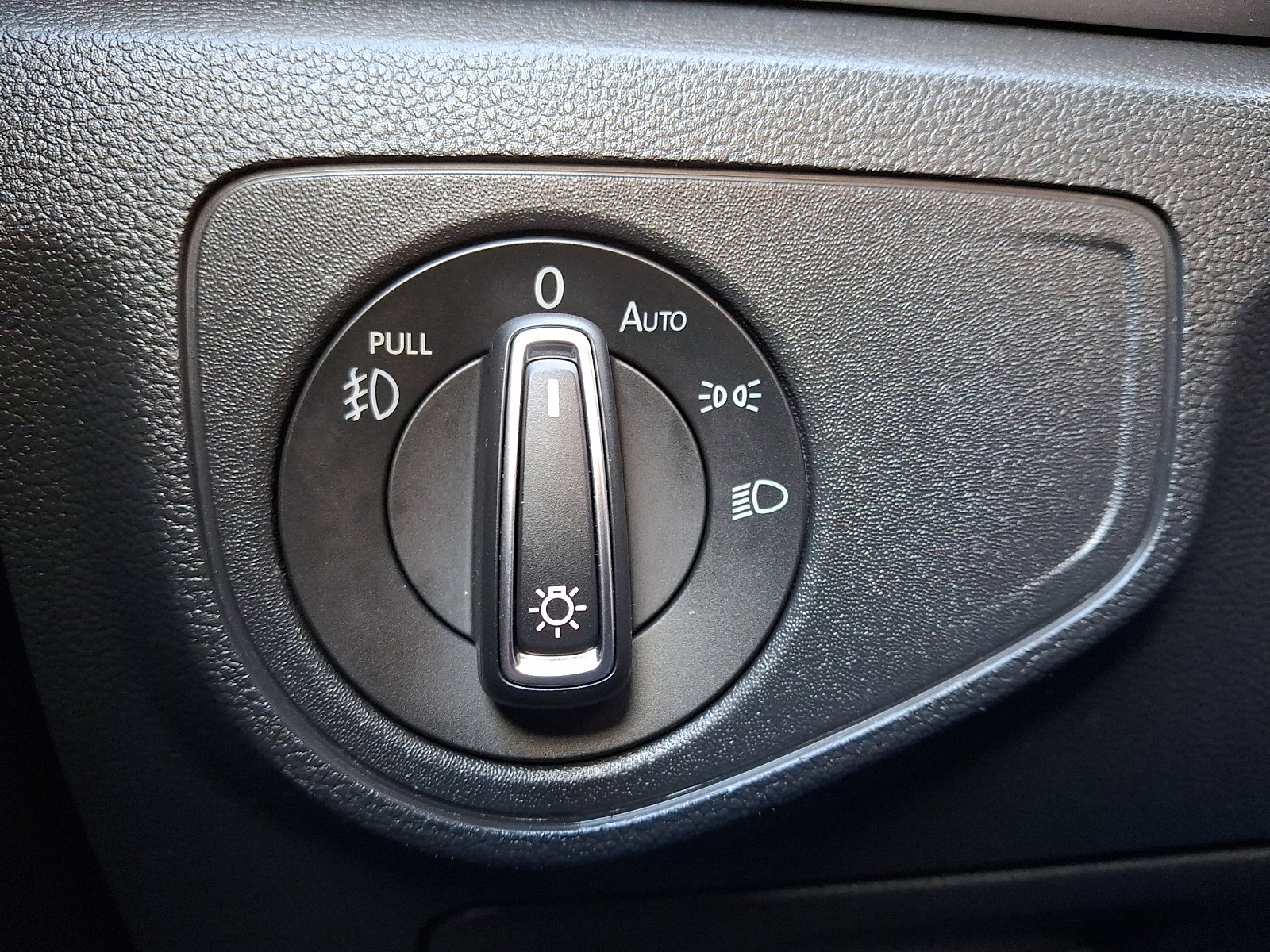 Used 2018 Volkswagen Atlas SE image 26