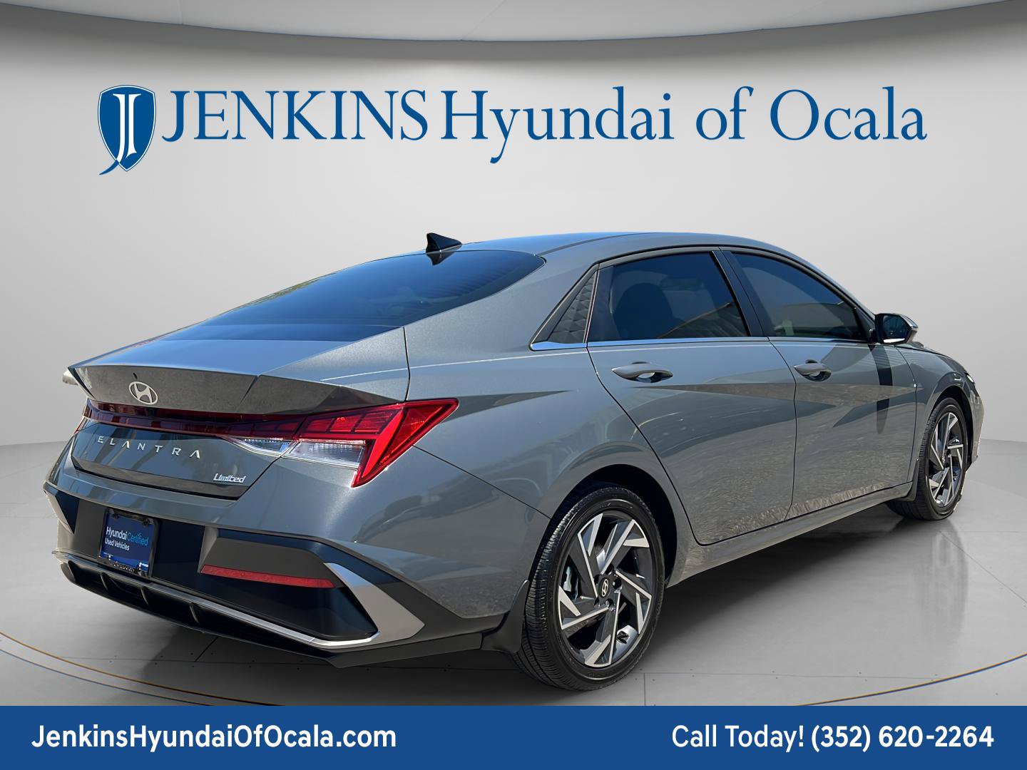 Certified 2025 Hyundai Elantra Limited FWD image 3