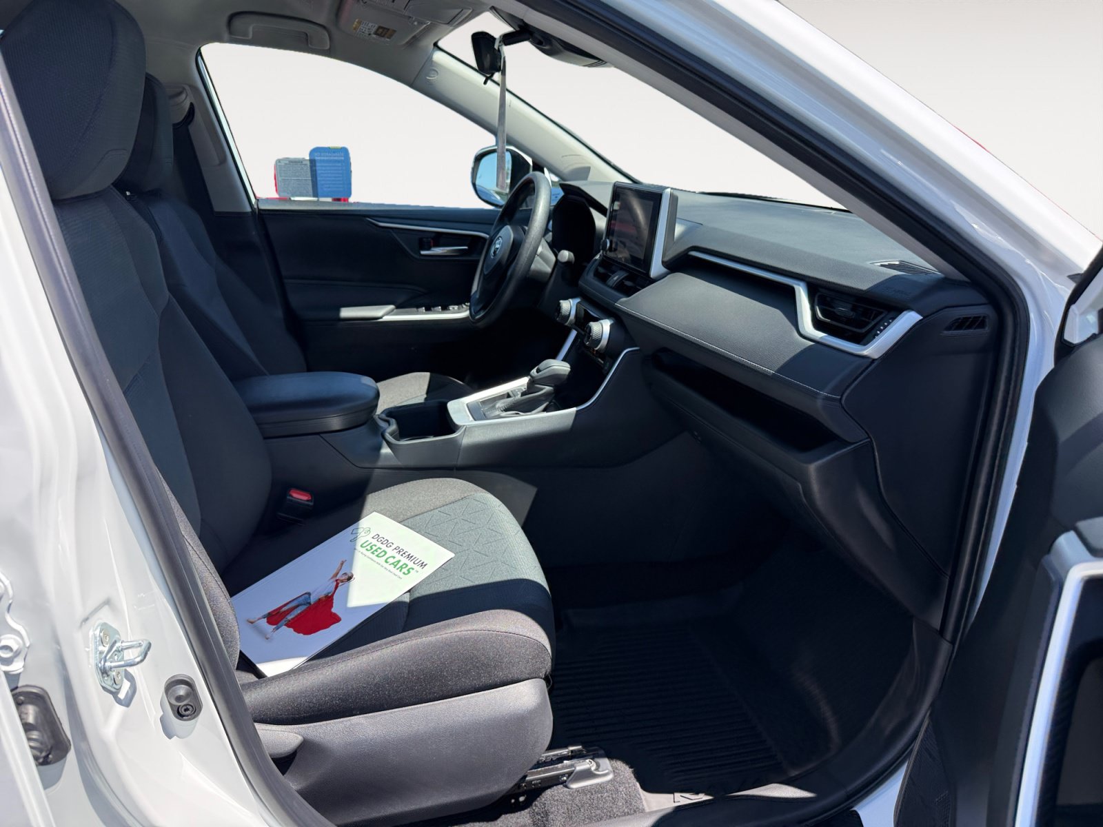 Used 2025 Toyota RAV4 XLE FWD image 19