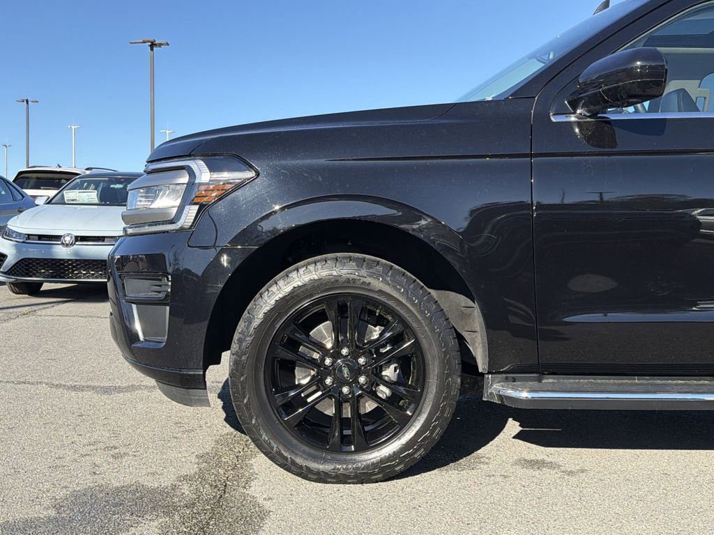 Used 2023 Ford Expedition Max XLT image 9