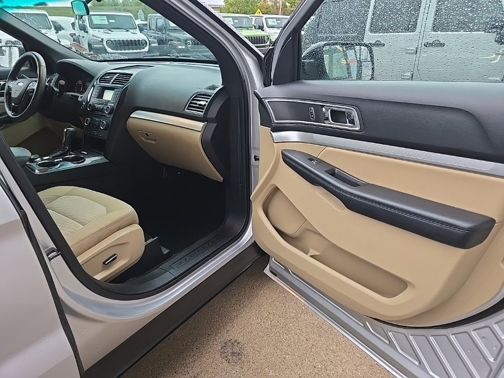 Used 2017 Ford Explorer XLT image 67