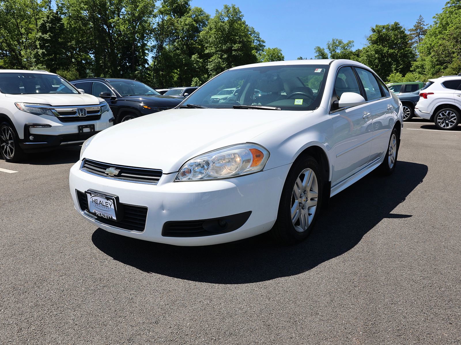 Used 2010 Chevrolet Impala LT w/ Luxury Edition Package FWD image 3