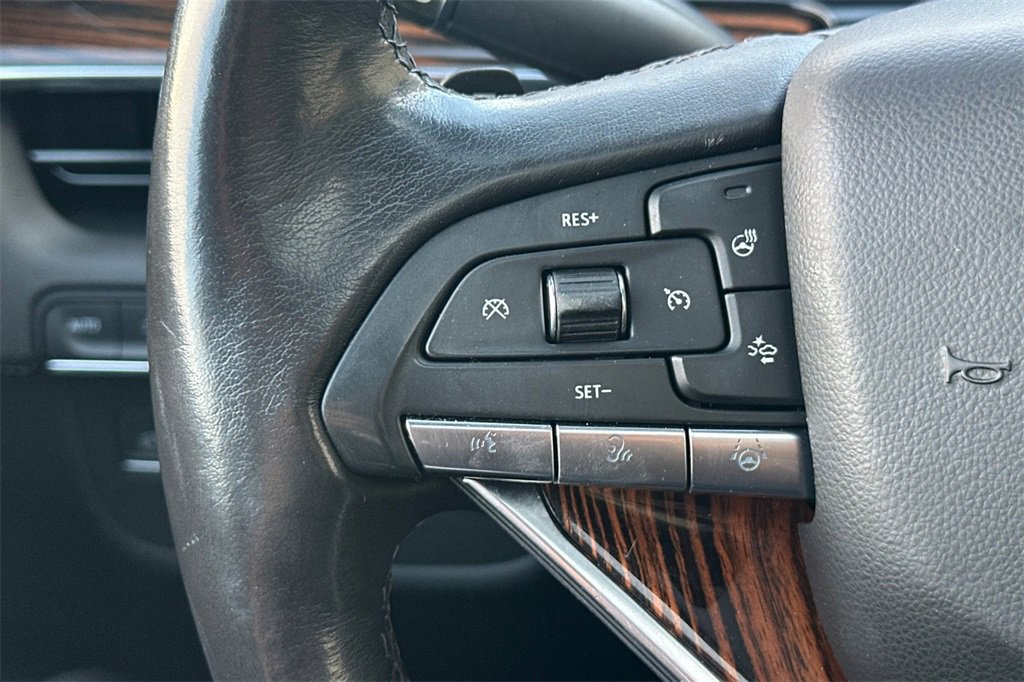 Used 2022 Cadillac Escalade Premium Luxury image 29