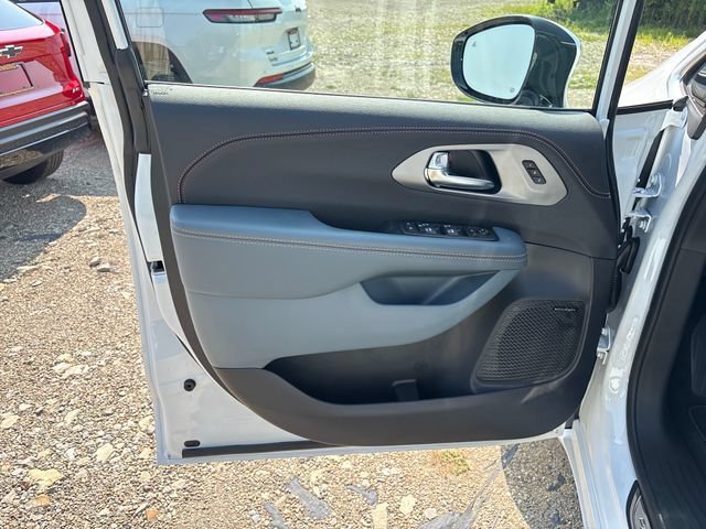 New 2027 Chrysler Pacifica Pinnacle AWD/4WD image 7