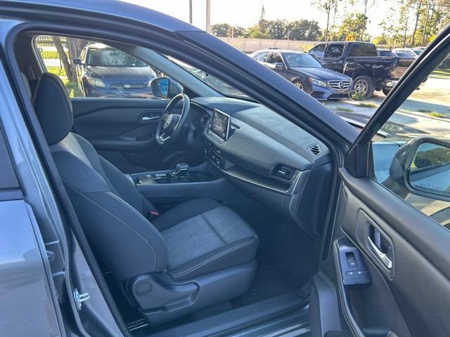 Used 2024 Nissan Rogue SV FWD image 9