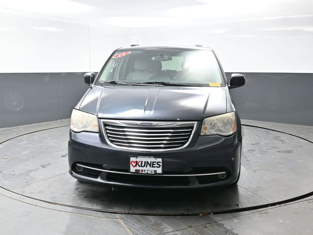Used 2013 Chrysler Town & Country Touring image 6