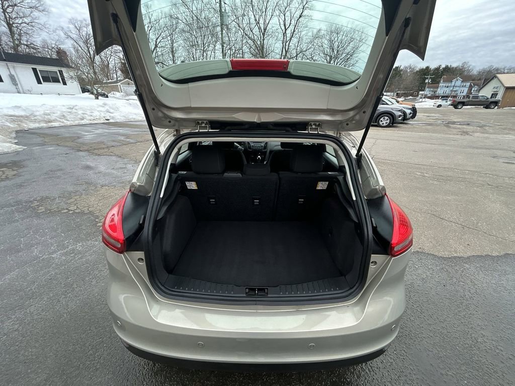 Used 2016 Ford Focus SE w/ SE Cold Weather Package image 24
