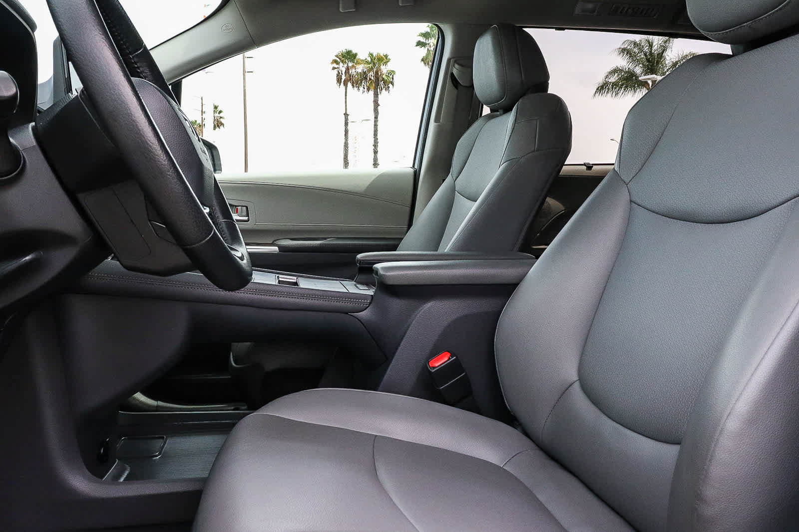 Used 2021 Toyota Sienna XLE w/ XLE Plus Package FWD image 31