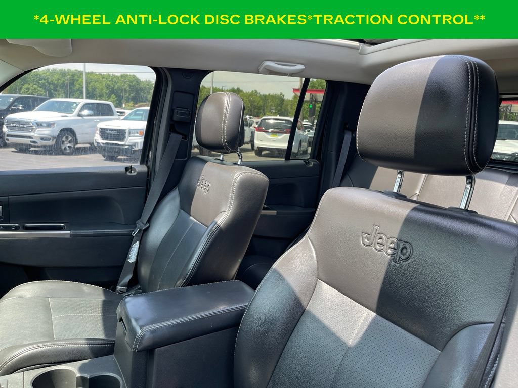 Used 2010 Jeep Liberty Renegade w/ Navigation Convenience Group AWD/4WD image 10