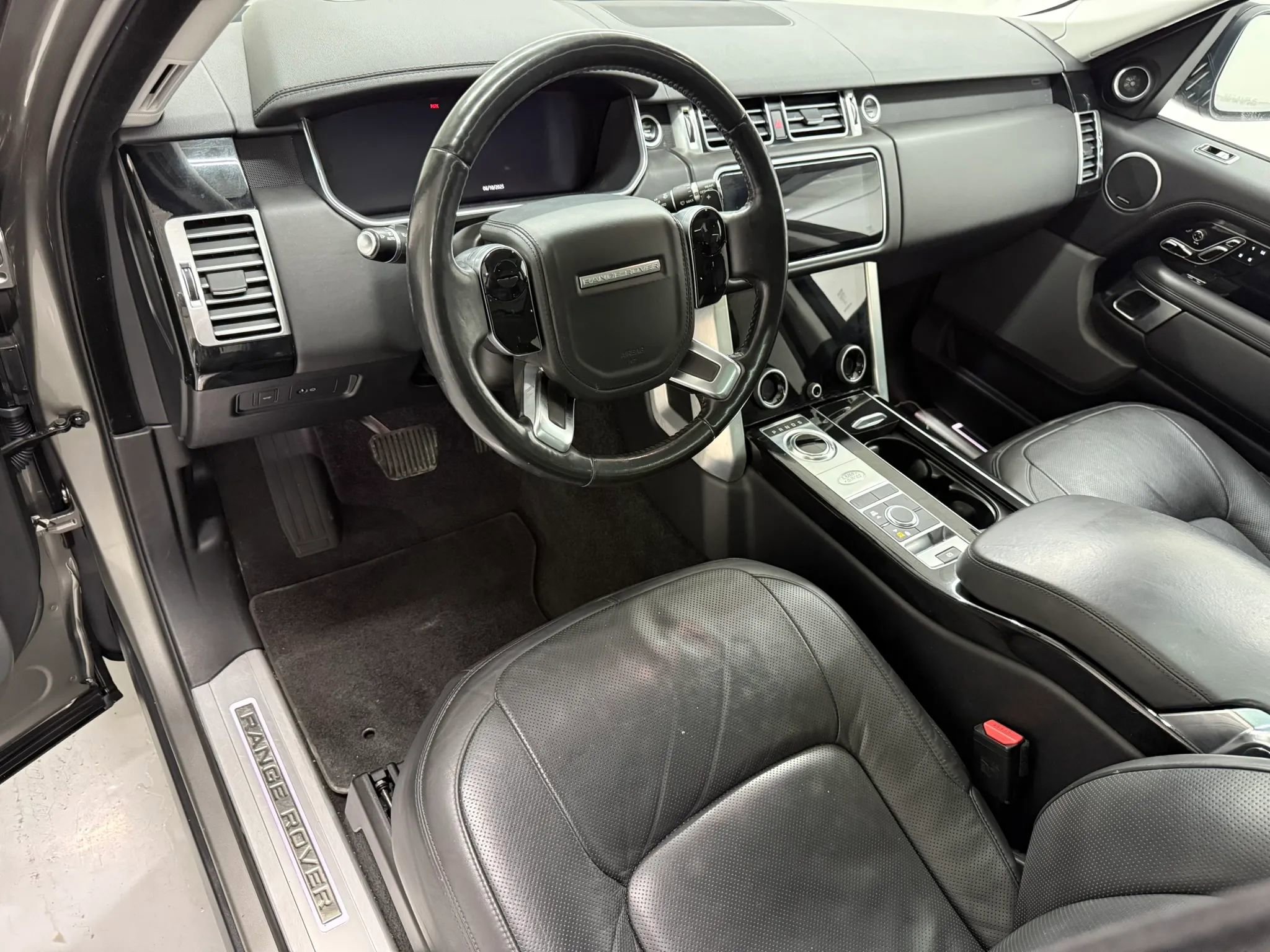 Used 2018 Land Rover Range Rover Supercharged image 24