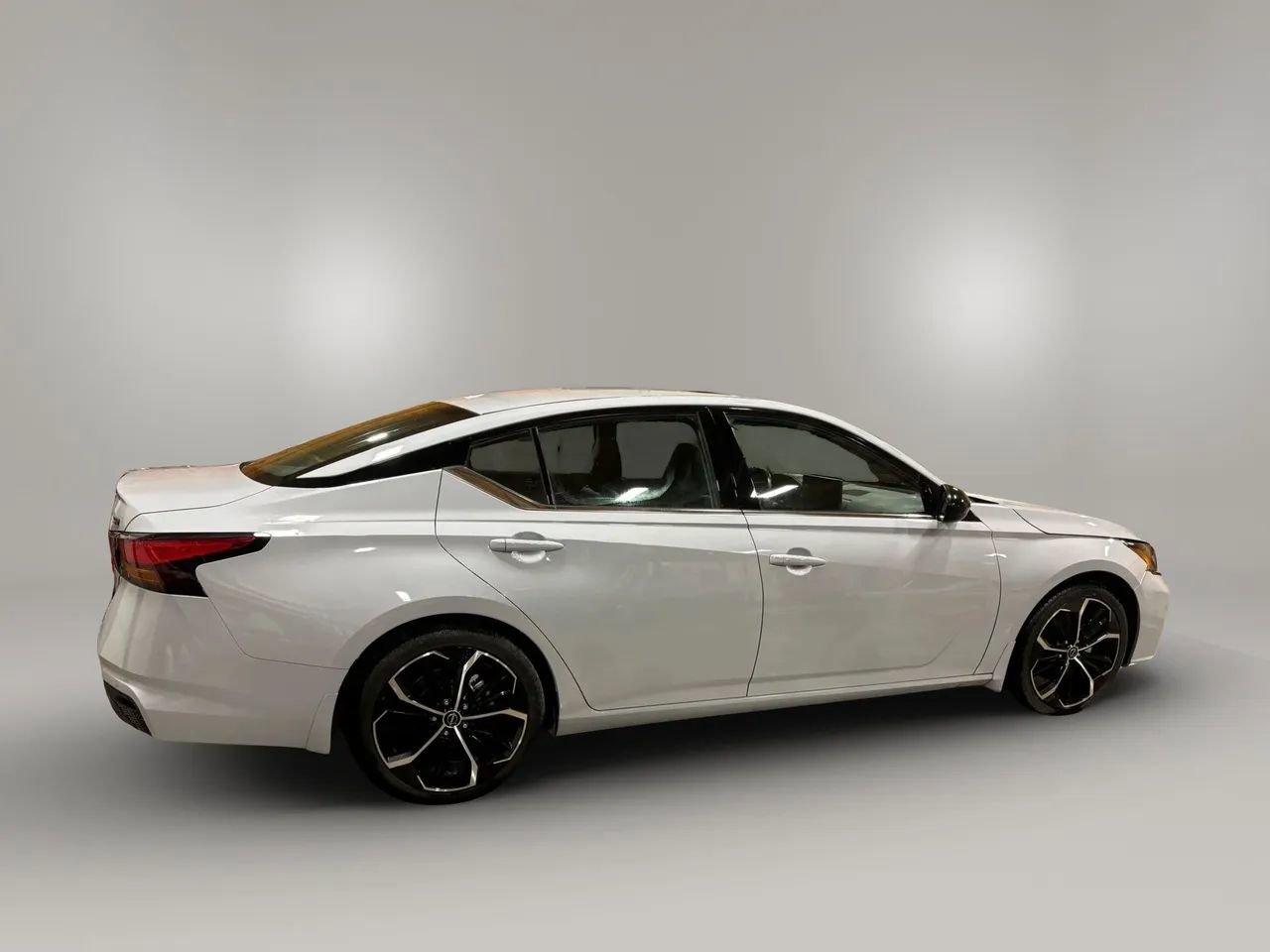 Used 2023 Nissan Altima 2.5 SR w/ SR Premium Package image 6