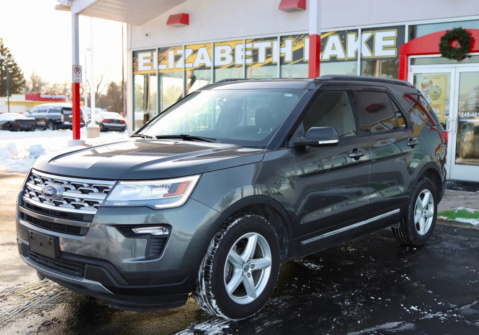 Used 2018 Ford Explorer XLT w/ Equipment Group 201A FWD image 1
