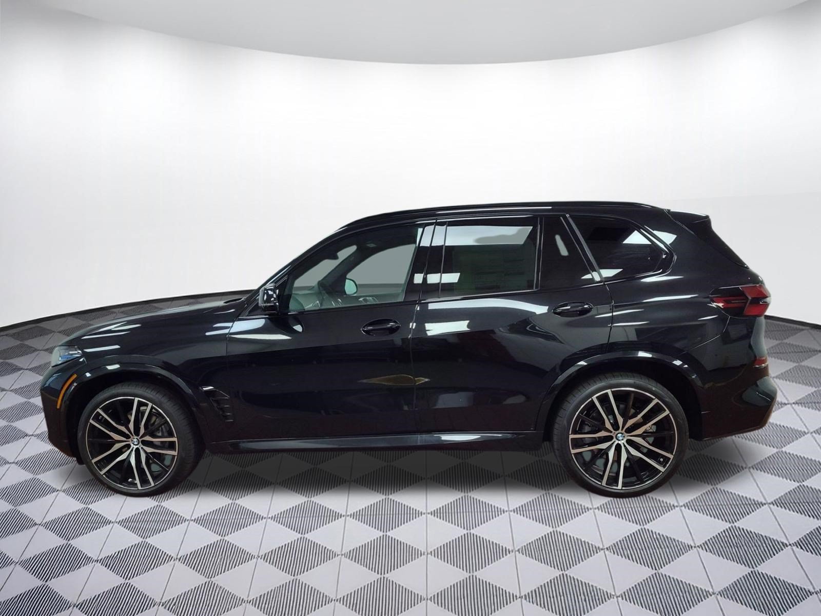 Used 2026 BMW X5 xDrive40i w/ M Sport Package AWD/4WD image 2