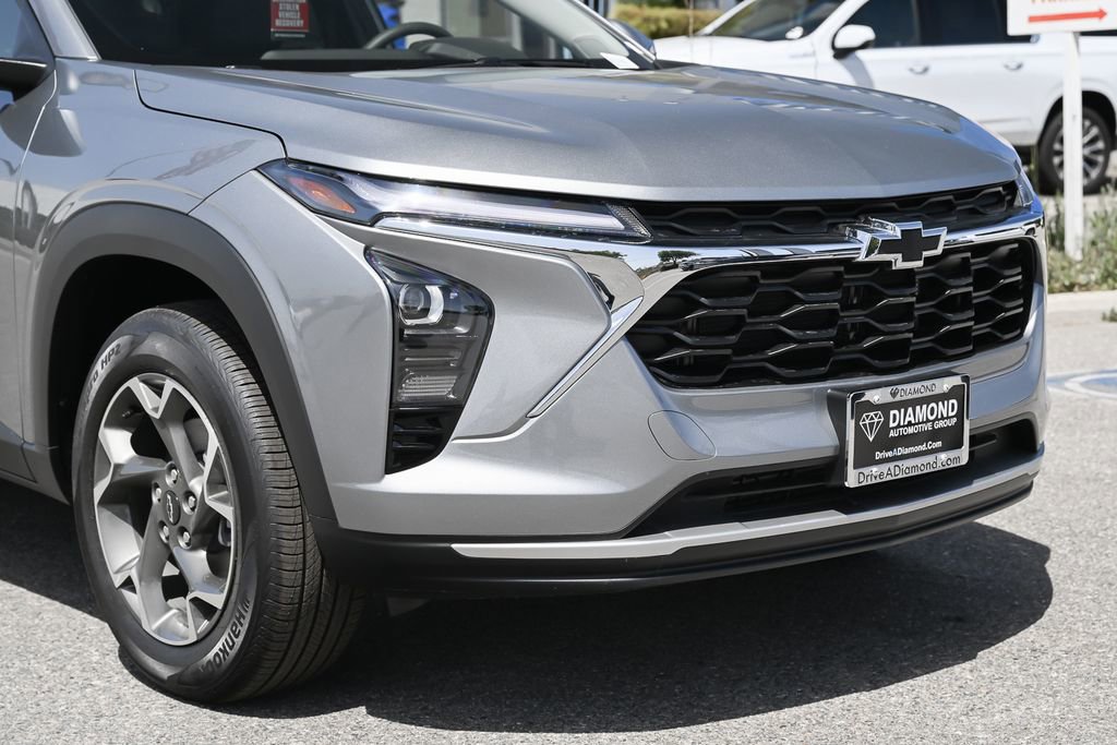 New 2026 Chevrolet Trax LT w/ LPO, Blackout Package FWD image 9