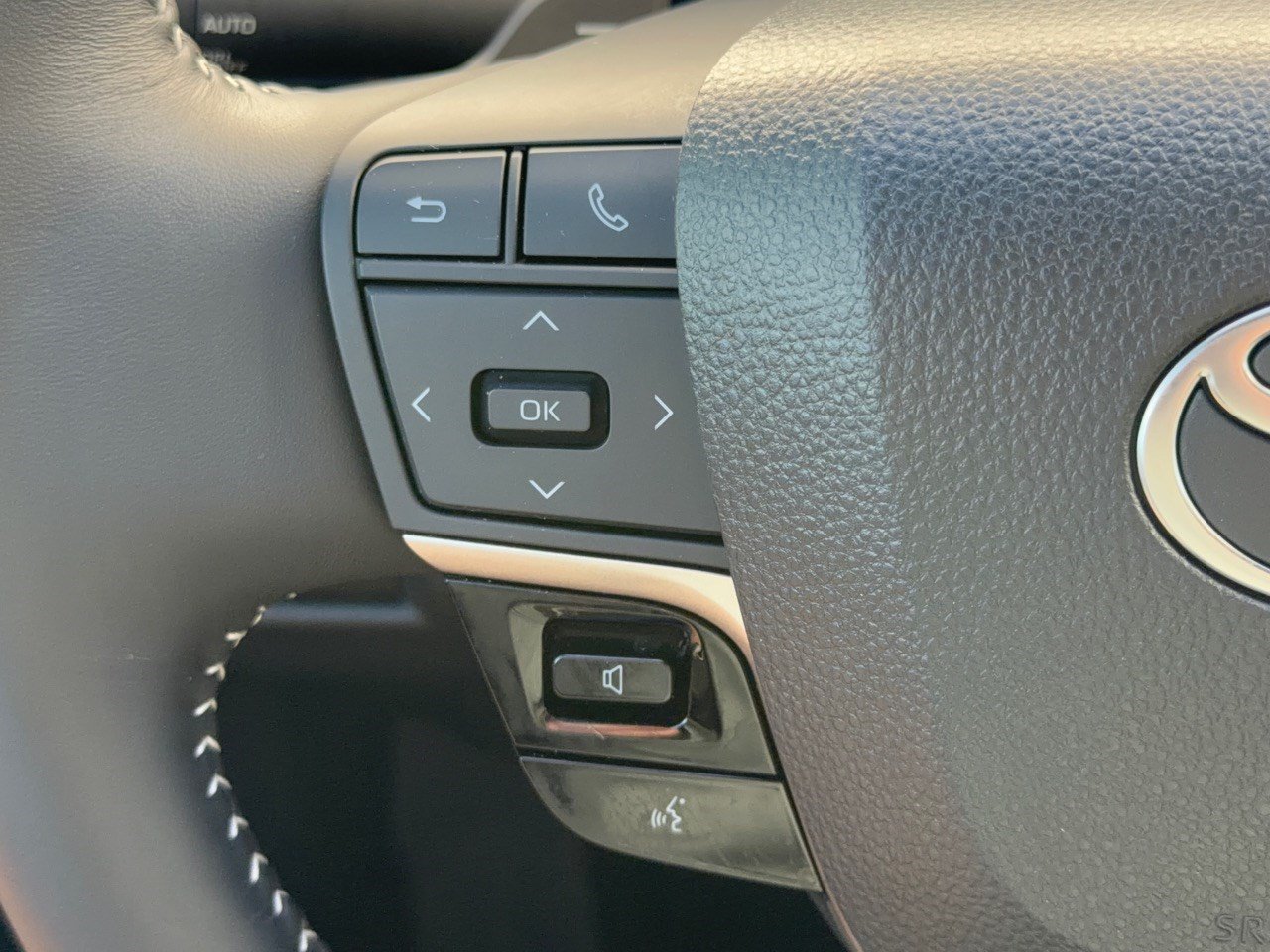 Used 2025 Toyota Camry SE w/ Convenience Package FWD image 18