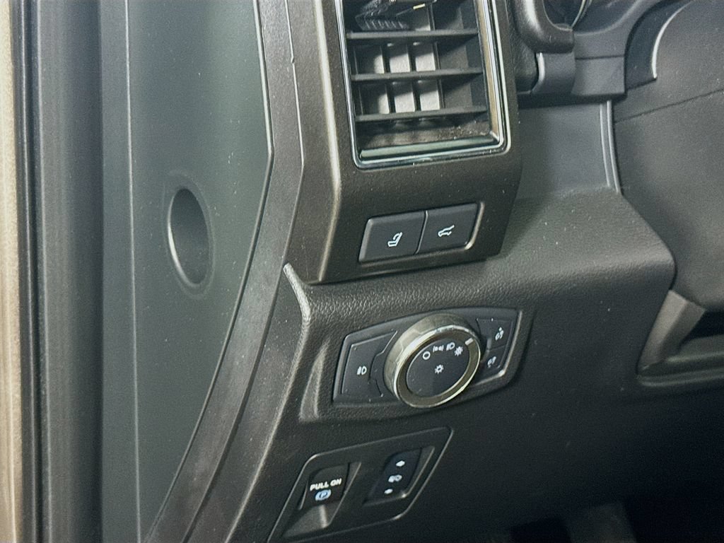 Used 2018 Ford Expedition Limited w/ Equipment Group 301A AWD/4WD image 11
