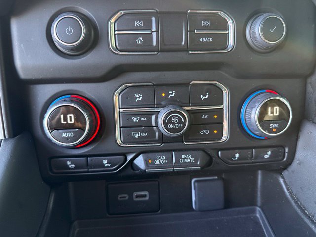 Used 2024 Chevrolet Tahoe Z71 w/ Luxury Package AWD/4WD image 22