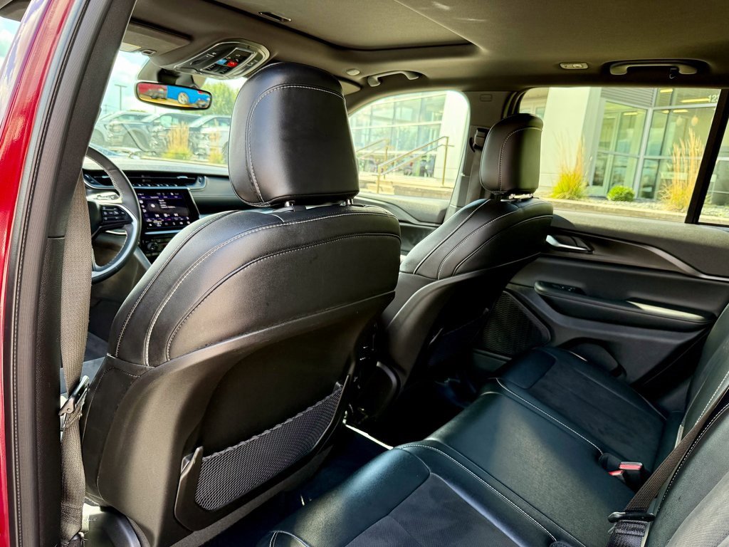 Used 2023 Jeep Grand Cherokee Altitude image 11