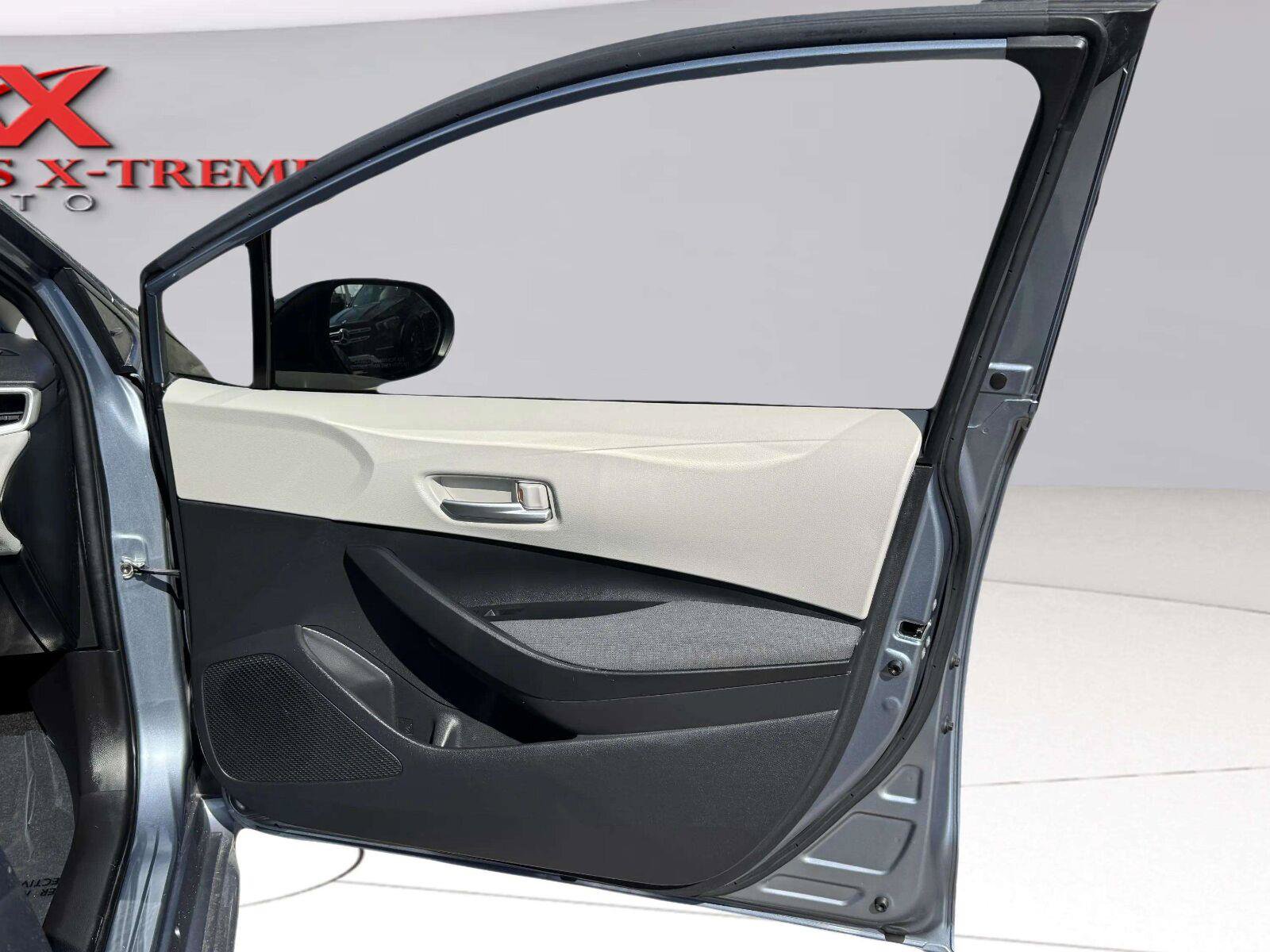Used 2021 Toyota Corolla LE FWD image 43