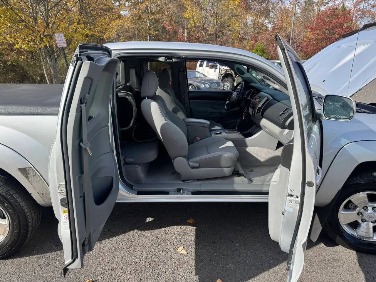 Used 2011 Toyota Tacoma 4x4 Access Cab V6 w/ TRD Sport Pkg image 13