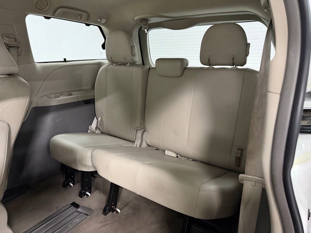 Used 2014 Toyota Sienna XLE image 24