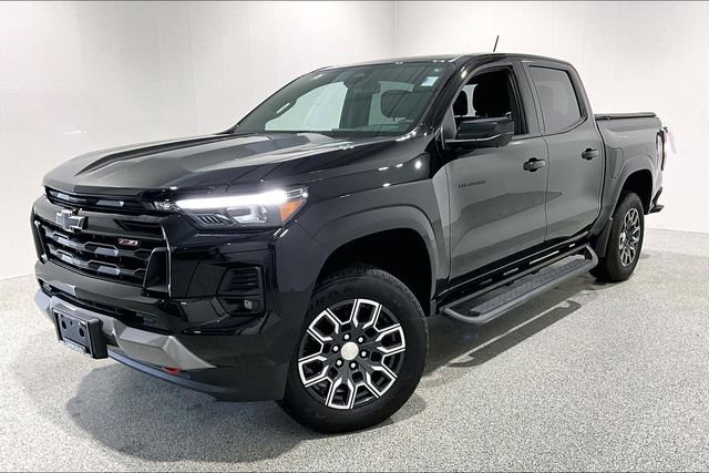 Used 2023 Chevrolet Colorado Z71 w/ Z71 Convenience Package 2 AWD/4WD image 3