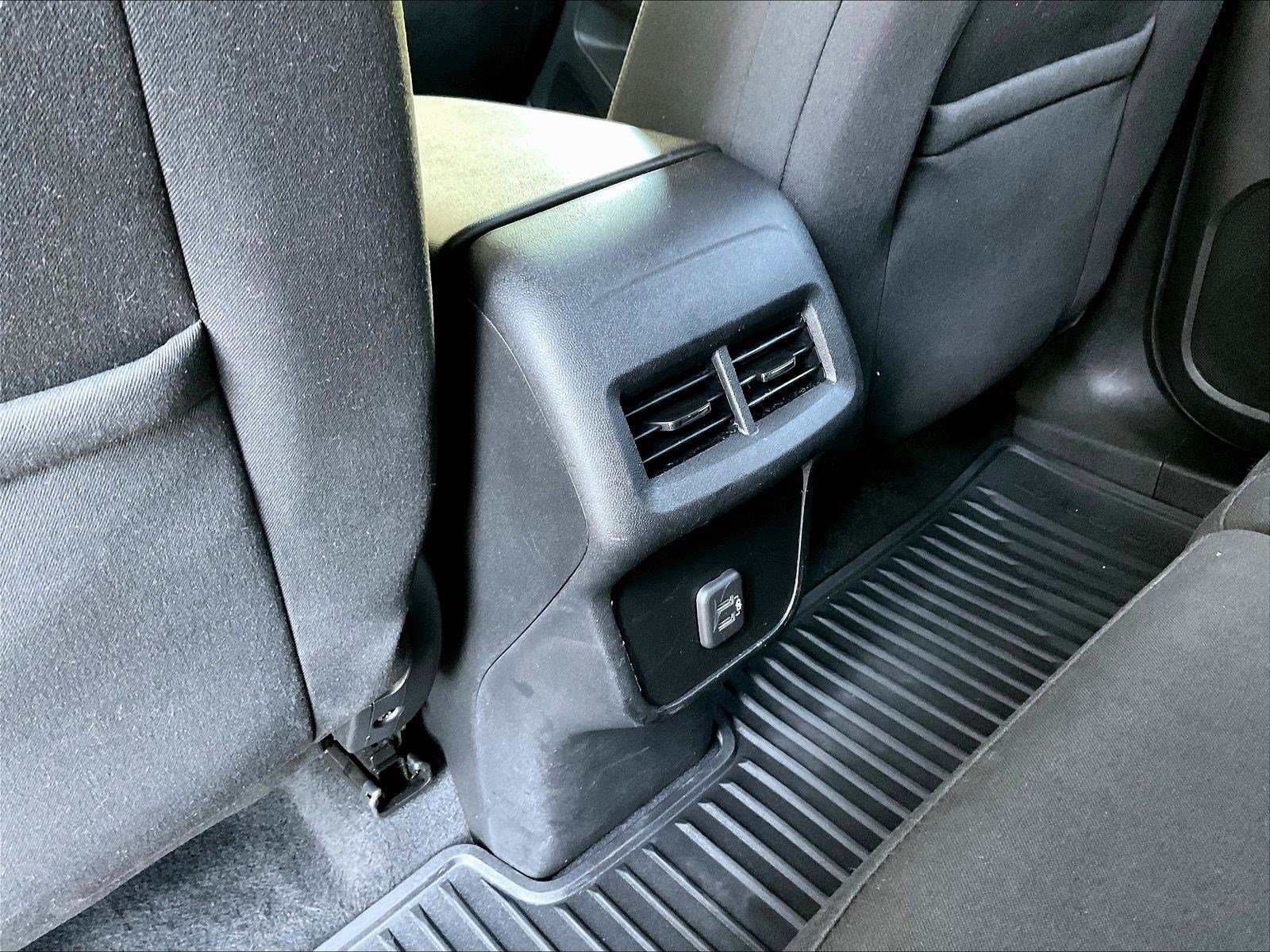 Used 2020 Chevrolet Equinox LT w/ Driver Convenience Package FWD image 10