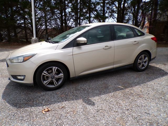 Used 2017 Ford Focus SE image 1