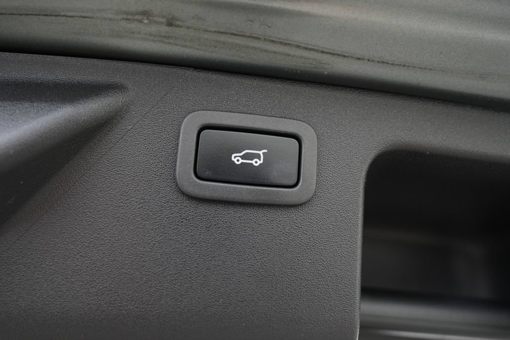 Used 2019 Land Rover Discovery Sport AWD/4WD image 16