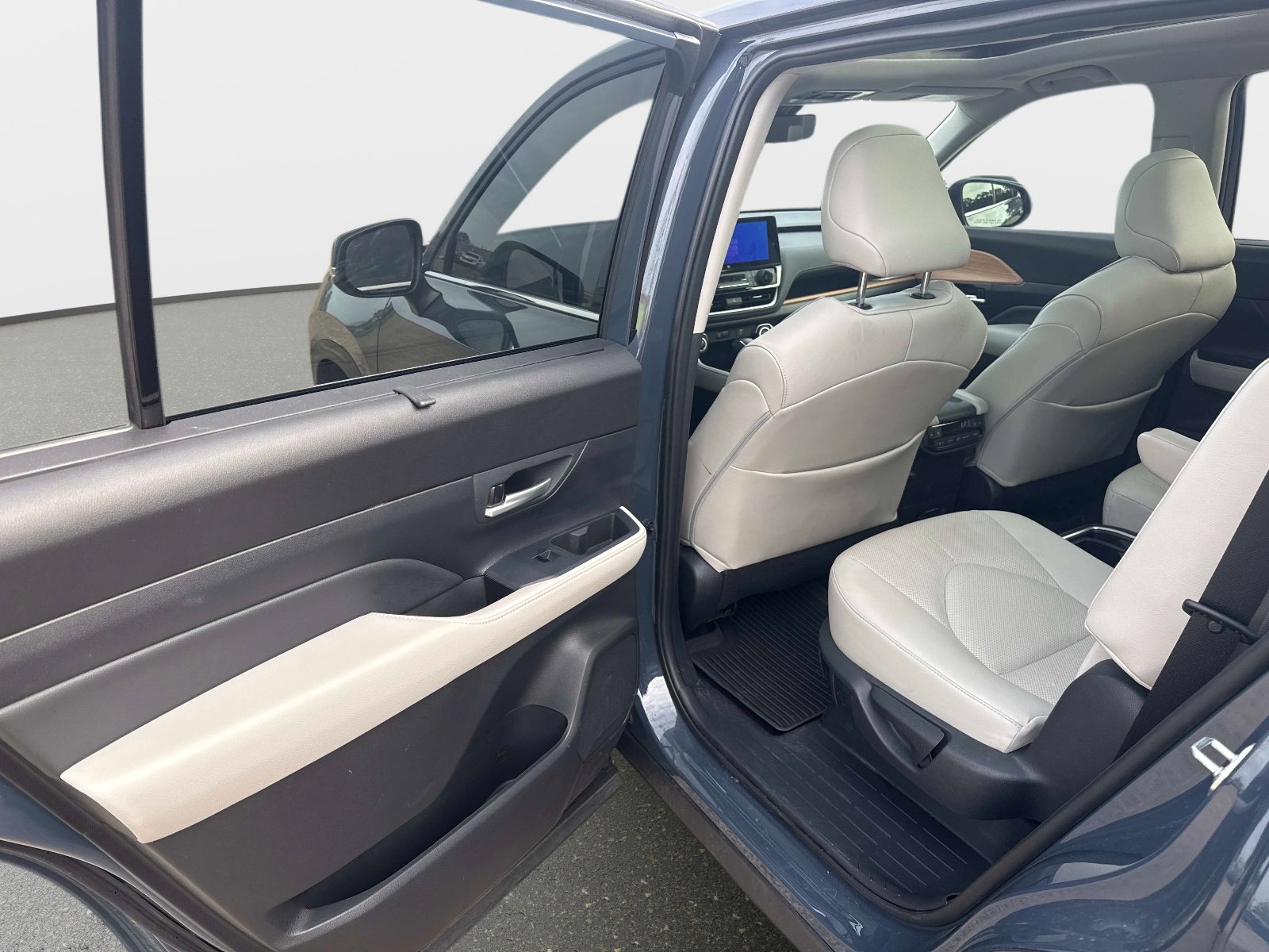 Used 2024 Toyota Grand Highlander AWD image 10
