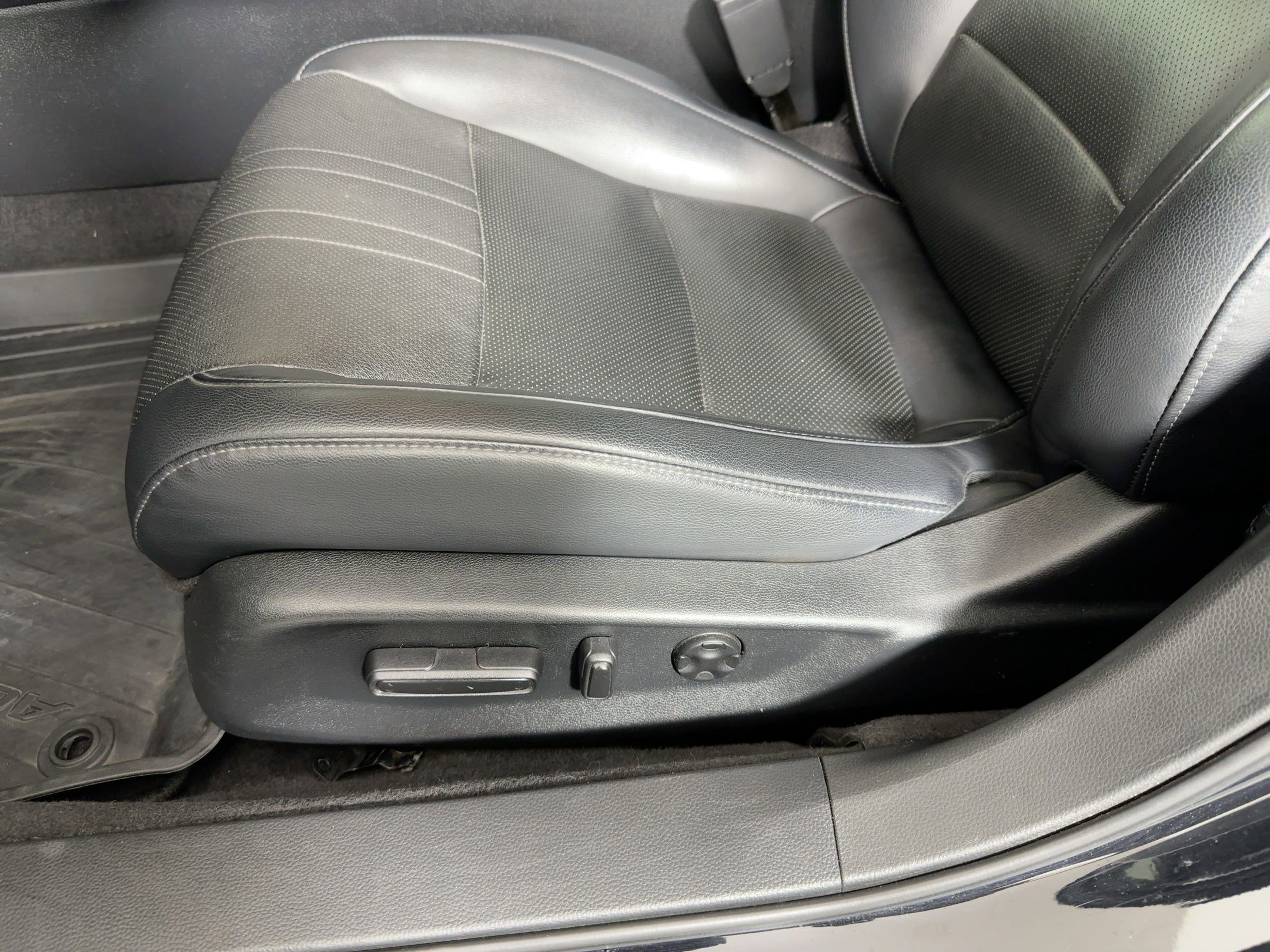 Used 2018 Honda Accord EX-L image 11