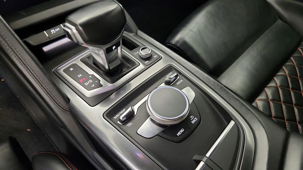 Used 2017 Audi R8 V10 w/ Carbon Exterior Package image 39