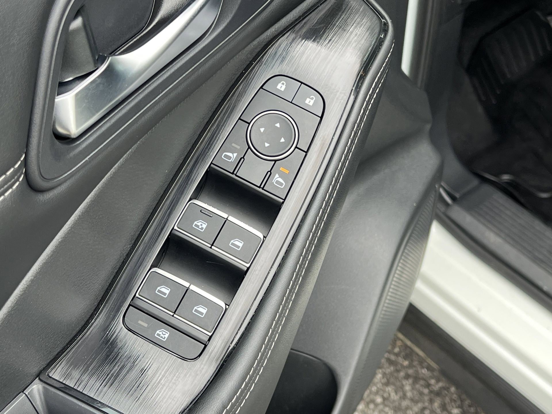 Certified 2023 Nissan Rogue SL w/ SL Premium Package FWD image 15