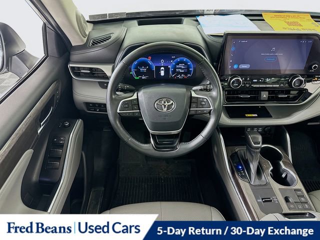 Used 2023 Toyota Highlander Platinum image 24