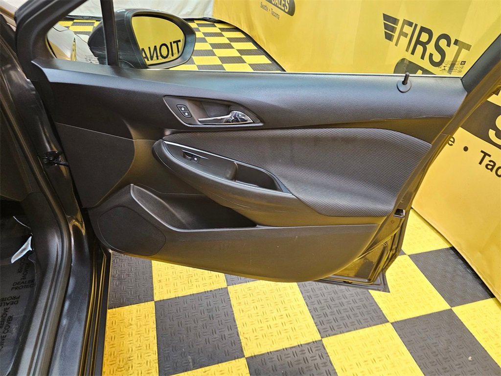 Used 2017 Chevrolet Cruze LT image 13