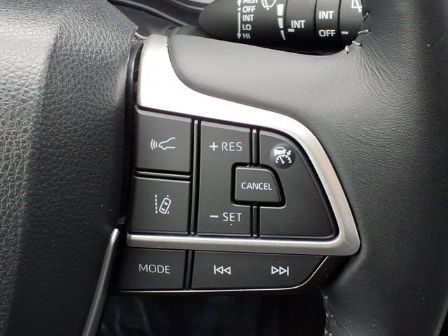 Used 2023 Toyota Highlander XLE FWD image 10